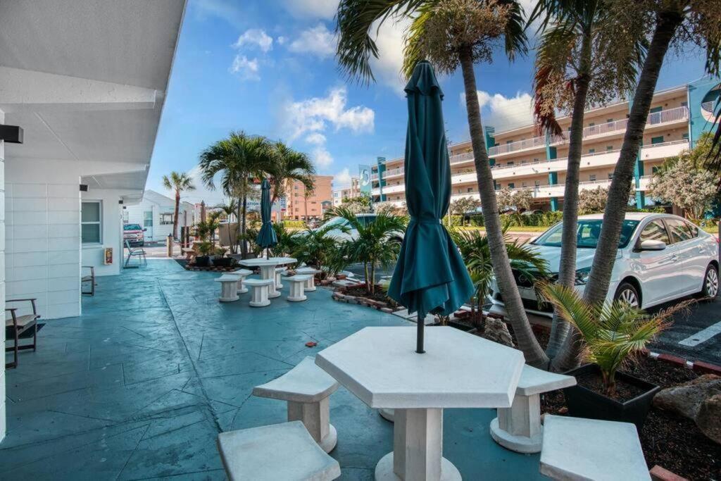 Sunset Beach Suites At Madeira Beach! Pet Friendly With Summer Breezes! - Suite 6 St. Pete Beach Exterior foto